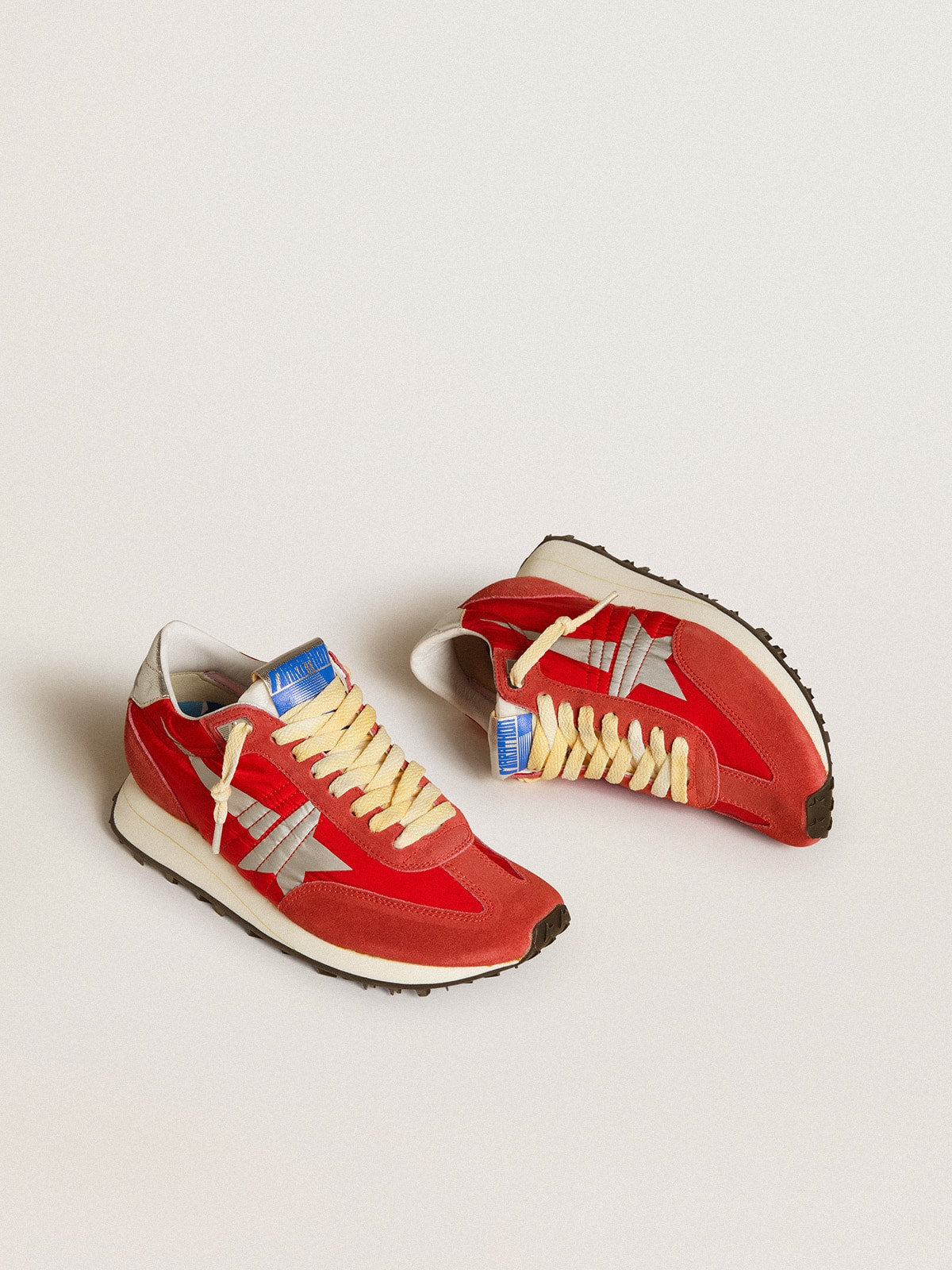 Super-Star con tomaia in rosso e stella argento